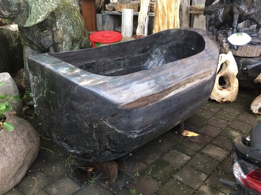 Badewanne Fossil Freistehende Natur Steinwanne Wanne Fossilwanne Naturstein Spa Becken Badetopf Garten Pool Badewannen Steinwannen Steinbecken Basin Die Wanne wird in Bali von Hand aus Fossil Versteinertes Holz Stein gefertigt Fossil ist viele Millionen von https://www.tar-shop-bali.com