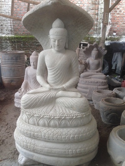 Budha Skulptur Cobra Buddha Steinskulptur Stein Statue Feng Shui Design Buda Garten Dekoration von Hand aus einem Steinblock gemeißelt, geschliffen und poliert in Bali Sculpture Buddha Stonesculptur Stone statue Feng Shui Design garden decoration von TARSHOPBALI