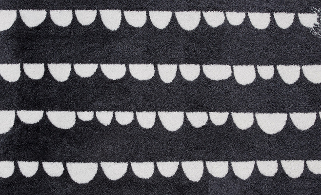 Mad About Mats Teppich Bruno mit Halbkreismuster schwarz-weiß 110x67cm von EIKORA