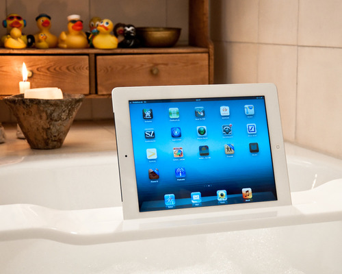 Halterung für iPad und Tablet für die Badewanne - WOOD U? WAVE von trimborn-eich