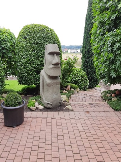 Skulptur Moai Steinskulptur Rapa Nui Maori Figur Osterinsel Tiki Garten Dekoration Statue wird von Hand aus Stein gemeißelt von TARSHOPBALI