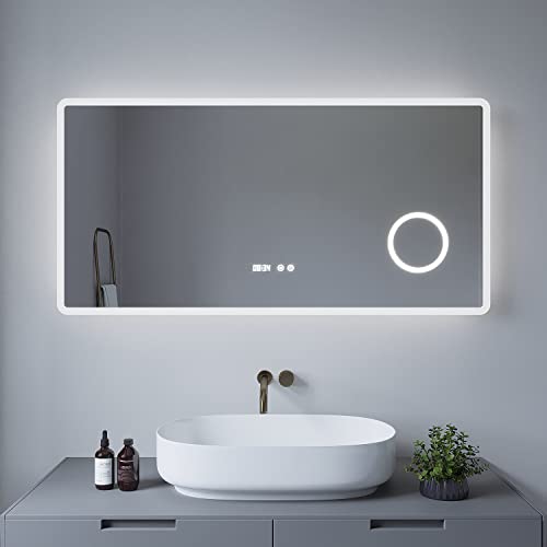 AQUABATOS® Badezimmerspiegel BORAS-Serie 120x60cm Typ D Badspiegel mit Beleuchtung Antibeschlag Kosmetikspiegel Schminkspiegel 3 Fach Vergrößerung Digital Uhr Touch Schalter Dimmbar Kaltweiß 6400K von AQUABATOS