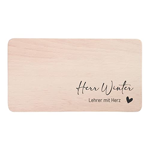 Holzbrettchen mit individueller Gravur | Lehrer mit Herz und Name | Personalisiertes Brotzeitbrett Schneidebrett | Geschenk-idee Lehrer Abschluss Abschiedsgeschenk Mann von AWASG