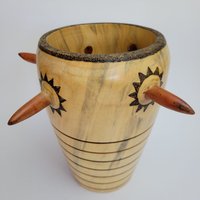 Ged Gedrehte Araucaria Holzvase Mit Einem Holzbrand. Handgearbeitete Holzvase, Vasen Wohndekor, Dankesgeschenk Dekor, Weihnachtsdekor von AmikamWoodArt