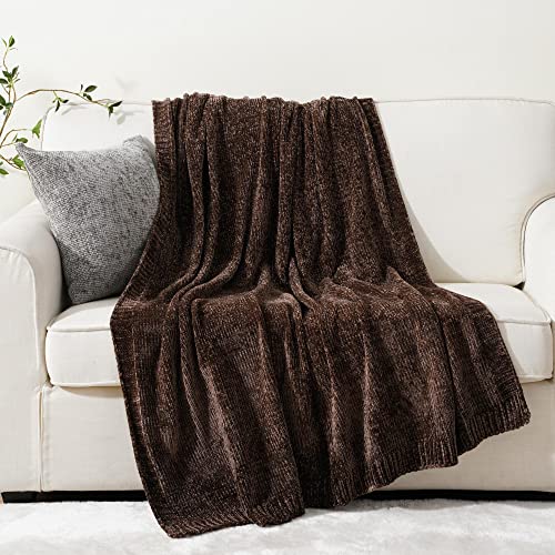 BATTILO HOME Braune Überwurfdecke für Sofa, Bett, Couch, Stuhl, braune Chenille-Strickdecke, weiche, warme, gemütliche dekorative Bettdecke, braune Sofaüberwürfe, 130 x 170 cm von BATTILO HOME