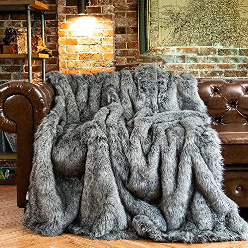 BATTILO HOME Überwurf aus Kunstfell, warm, elegant, gemütlich, dekorativ, für Bett, Sofa (Grey, 150x200cm) von BATTILO HOME