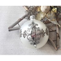 Silberne Christbaumkugel, Handbemalte Weihnachtskugeln, Handarbeit von BluebirdbyRobin