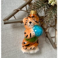 Tiger Weihnachtsschmuck, Handbemalte Glasfigur, Christbaumschmuck, Weihnachten 2021 von BluebirdbyRobin