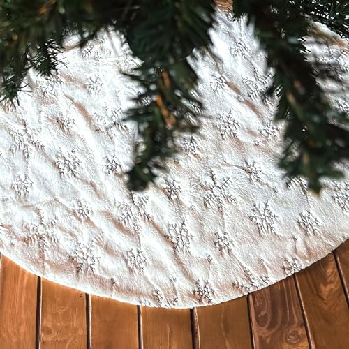 Christbaumrock mit silbernem Schneeflocken-Motiv aus Fellimitat, Durchmesser 98 cm – Elegante Unterlage und festlicher Teppich für Ihren Weihnachtsbaum von Blumixx