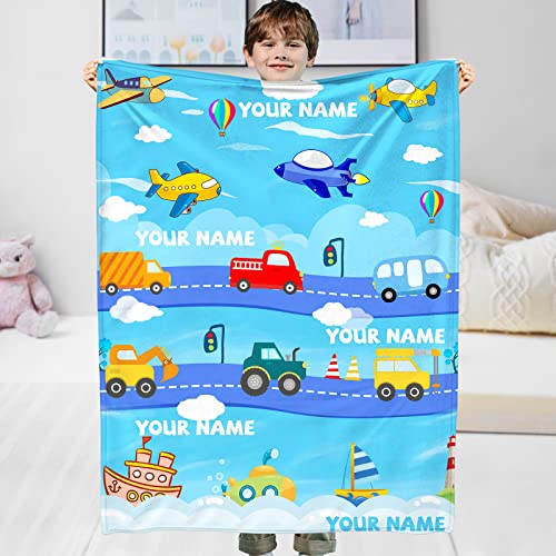 Kuscheldecke Personalisierte Geschenke für Kinder Jungen Mädchen Baby, Personalisierte Kinderdecke mit Name und Motivfarbe, Super Weiche Fleecedecke Wohndecke Ideal für Geburtstag (LKW 03) von Bold And Brash