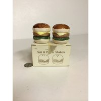 Salz - Und Pfefferstreuer/ Hamburger/ Keramik von CandleLiteGiftShop