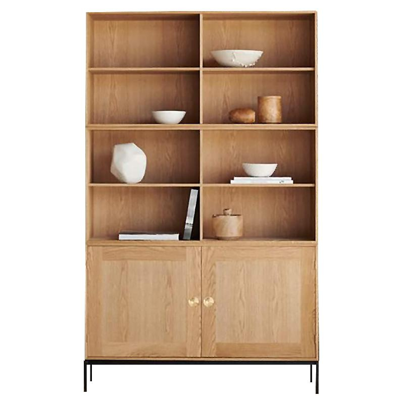 Carl Hansen - FK63 Standregal 112x36x184,5cm - Eiche massiv geölt/Details Messing/8 offene Fächer/unterer Schrank mit 2 Türen ohne Einlegeböden/Gestel von Carl Hansen