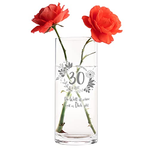 Casa Vivente Vase zum 30. Geburtstag mit süßer Gravur, Runde Glasvase mit Alter und Spruch als Geburtstagsgeschenk für Frauen, Blumenvase für Moderne Deko von Casa Vivente