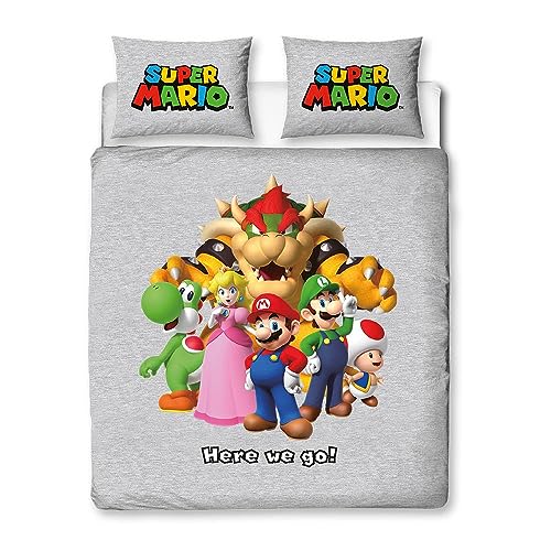 Nintendo Super Mario Offizielles Bettbezug-Set für Doppelbett, Here We Go Design, wendbar, zweiseitig, offizieller Merchandise-Artikel inklusive passenden Kissenbezügen, Doppelbett-Set | Polycotton von Character World
