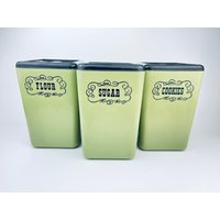 Vintage Olivgrünes Küchen-Aufbewahrungsbehälter-Set Aus Kunststoff - Zucker, Mehl + Kekse Dreier-Set | 3 Von Beacon von ChenuzAtelier