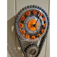 Orange Zahnräder Wanduhr, Hergestellt Mit Chevy Block-Timing-Set von Clock9nine