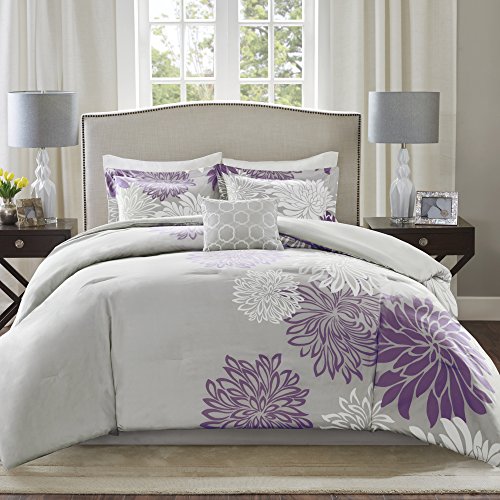Comfort Spaces Enya Comforter Set-Modern Floral Design All Season Down Alternative Bedding, Matching Shams, Bedskirt, Decorative Pillows, King(104"x90"), Purple von Comfort Spaces