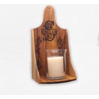 Personalisierter Kerzenhalter, Spaltschrift Familienname Wandleuchter, Glas Modernes Bauernhaus Dekor, Akazie Holz von CountryTouchStore