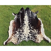 Seltener Rindsleder Teppich in Braun Und Weiß - Kuhfell Teppiche Schwarz Weiß Best Living Decor Rugs von CowhideGoods