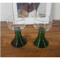 Traditionelles "Roemer' Weinglas Paar Mit Grünem Stiel, C.1970Er Jahre von CozycatVintageShop