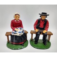 Vintage Gusseisen Gemalt Amish Mann Und Frau Buchsends von CynSellsVintage
