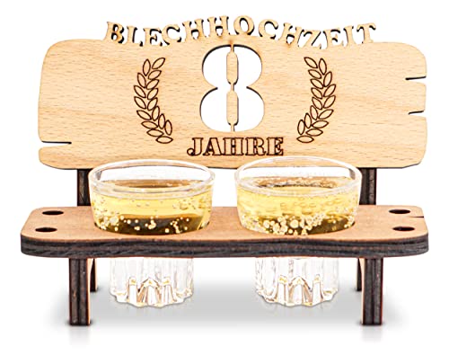 DARO Design - Schnapsbank 8. Hochzeitstag Blechhochzeit Geschenk Deko für Paare Männer Frauen aus Holz mit Gläsern von DARO Design