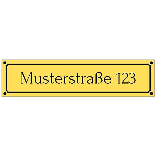 Straßenschild personalisiert 50cm x 12cm hergestellt aus robustem PVC stoß- und kratzfestes Schild in verschiedenen Farben Hausnummer Schild mit UV-Schutz (Gelb) von DER WERBEMARKT