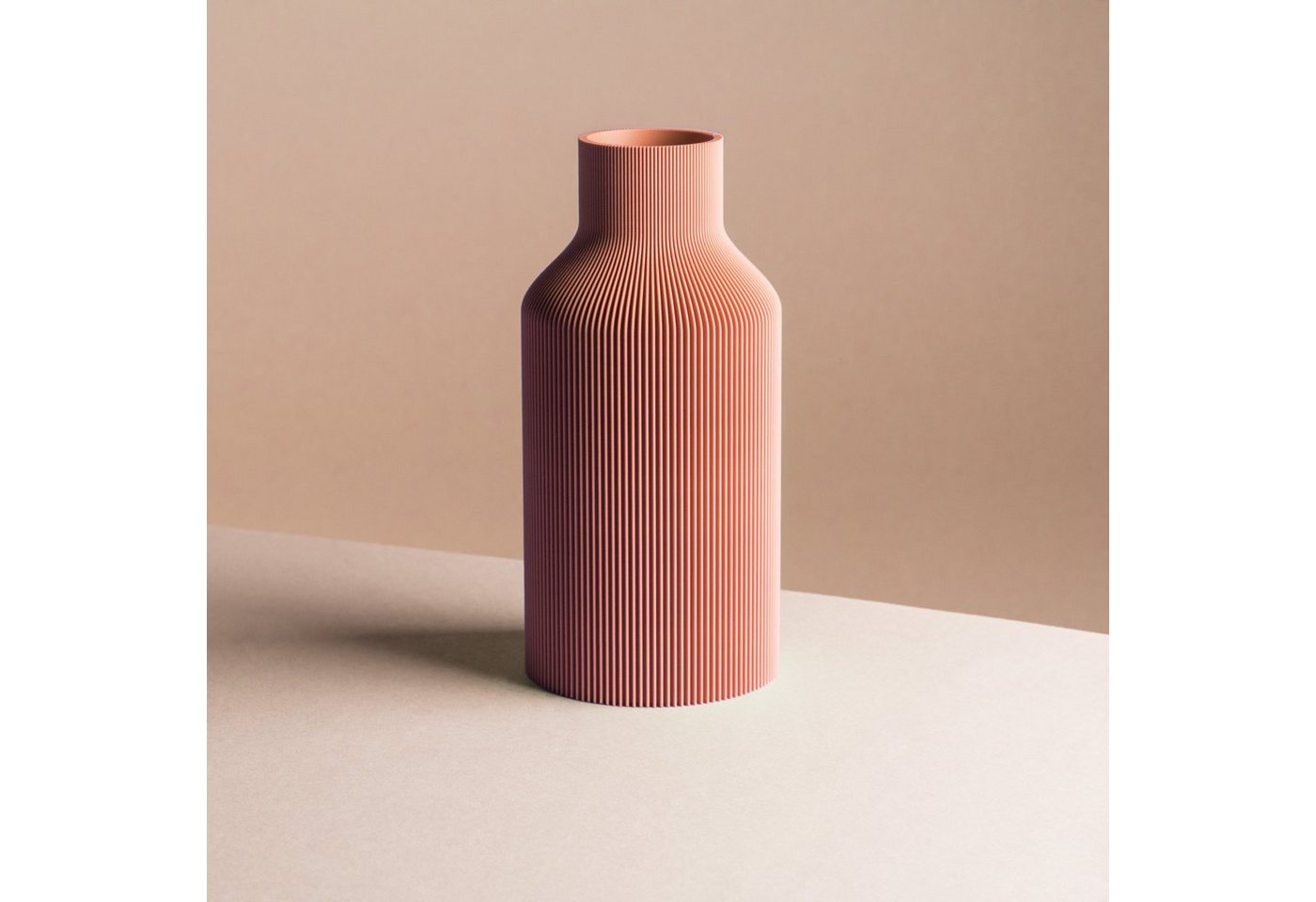 Dennismaass. Dekovase FLASCHE, 3D Druck, wundervolle Rillen-Optik, H 27cm, dekorative Vase aus dem 3D Drucker von Dennismaass.