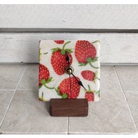 Uhr Aus Marmorfliese , Kleine Tischuhr, Standuhr Mit Erdbeeren Motiv von DevinitaArtCreation