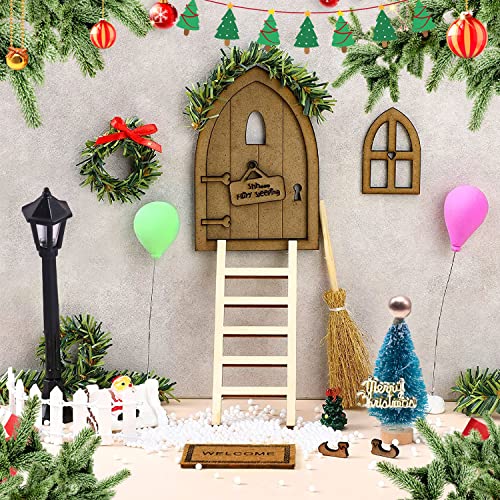 Wichtel Zubehör Wichteltür Zubehör Weihnachten Wichteltür Set Weihnachtswichtel Zubehör mit Holztür Weihnachtsbaum Dekokranz Holzleiter Besen Zaun Holzscheiben Mini Garten Möbel Ornamente 18PCS von Dog's Booty