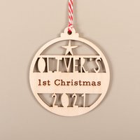 Personalisierte Babys Erste Christbaumkugel, Weihnachtsbaum Ornament, Weihnachtsdekoration, Neues Baby Geschenk, 1. Weihnachten, Holz, Cx26 von ElfPersonalisedGifts
