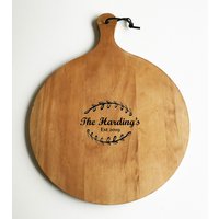 Personalisierte Pizza Holz Schneide - Und Servierbrett, 13 Zoll Großes Personalisiertes Graviertes Rundes Paddle Board von FlolliePopDesigns