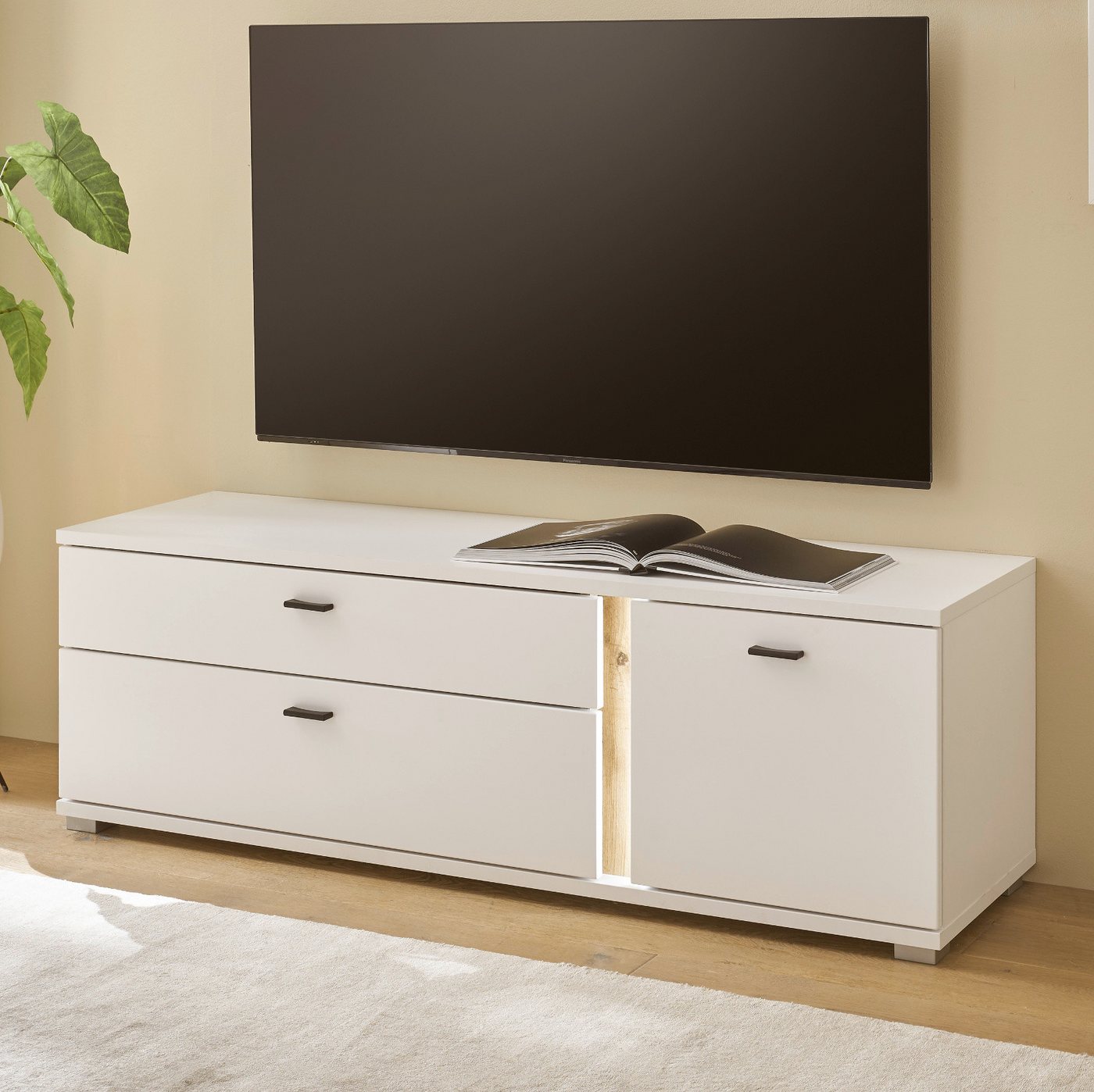 Furn.Design Lowboard Bellport (TV Unterschrank in weiß mit Wotan Eiche, 150 x 45 cm), mit Soft-Close, inklusive Beleuchtung von Furn.Design