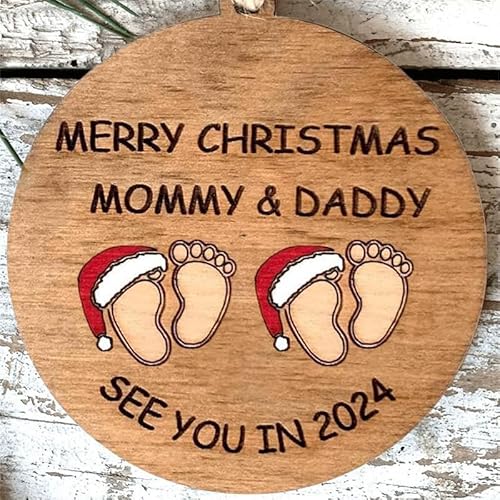 Gehanico Weihnachtsbaumschmuck mit Aufschrift "See You in 2024", Aufschrift "Merry Christmas", Mama und Papa, Schwangerschaft, Geschenk für werdende Eltern, Duschdekoration, Fußabdrücke, roter Hut, von Gehanico