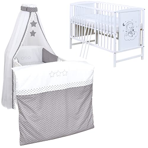Generisch Baby Delux Babybett Komplett Set Kinderbett Mia weiß 120x60 Traumbär Bettset mit Stickerei Matratze (Grey Stars) von Generisch