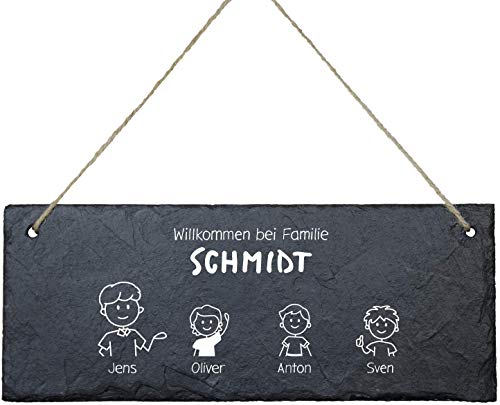 Geschenke 24 Schiefertafel Willkommen im Comic Stil (4 Figuren) - Türschild Familie Eingangstür Haustür - Schiefertafel mit Gravur - Schieferplatte personalisiert, Wanddeko von Geschenke 24