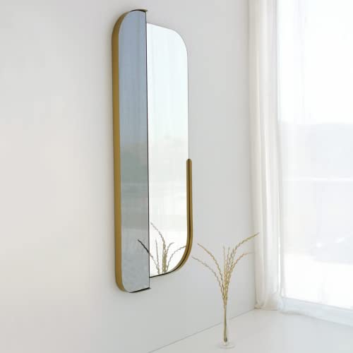 Gozos Gold Mood Spiegel | Wandspiegel mit Goldfarbener Metallrahmen Unterseite und Inklusive Montagematerial | Asymmetrischer Spiegel ideal als Dekorationsobjek | 130 x 50 cm von Gozos