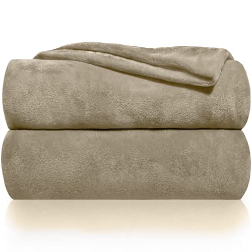 Gräfenstayn® Kuscheldecke flauschig & super weich - hochwertige Fleecedecke auch als Wohndecke, Tagesdecke, Sofadecke & Wohnzimmer geeignet - Überwurf Decke Sofa & Couch (Hellbraun, 240x220 cm) von Gräfenstayn