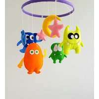 Baby Mobile Aliens Sterne Mond Kinderzimmer Deko von HappinessBabyToys