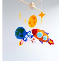 Weltraum Baby Mobile Raumschiff Galaxie Astronauten Kinderzimmer Dekor Planet Mond Stern von HappinessBabyToys