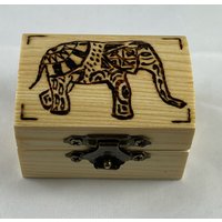 Mandala Knoten Holz Schmuckschatulle | Brandmalerei/Pyrographie Schmuck, Pendel, Andenken Aufbewahrungsbox von HappyThoughts108
