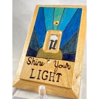 Shine Your Light Holz Brennen Lichtschalter Plattenabdeckung | Retro 80Er 90Er Jahre Brandmalerei Steckdose Decor von HappyThoughts108