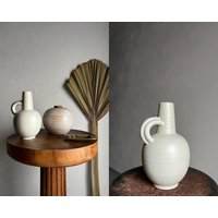 Weiße Keramik Krug Vase Von Anna-Lisa Thomson | Upsala Ekeby Schweden Art Déco Jahrgang von HouseOfVintFurniture