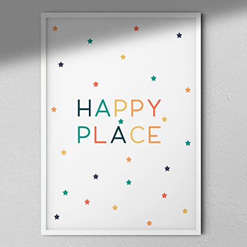 Hygge Creations Happy Place Kunstdruck für Kinderzimmer – Wandkunst für Neugeborene, schwarzer Rahmen mit Passepartout A4 von Hygge Creations