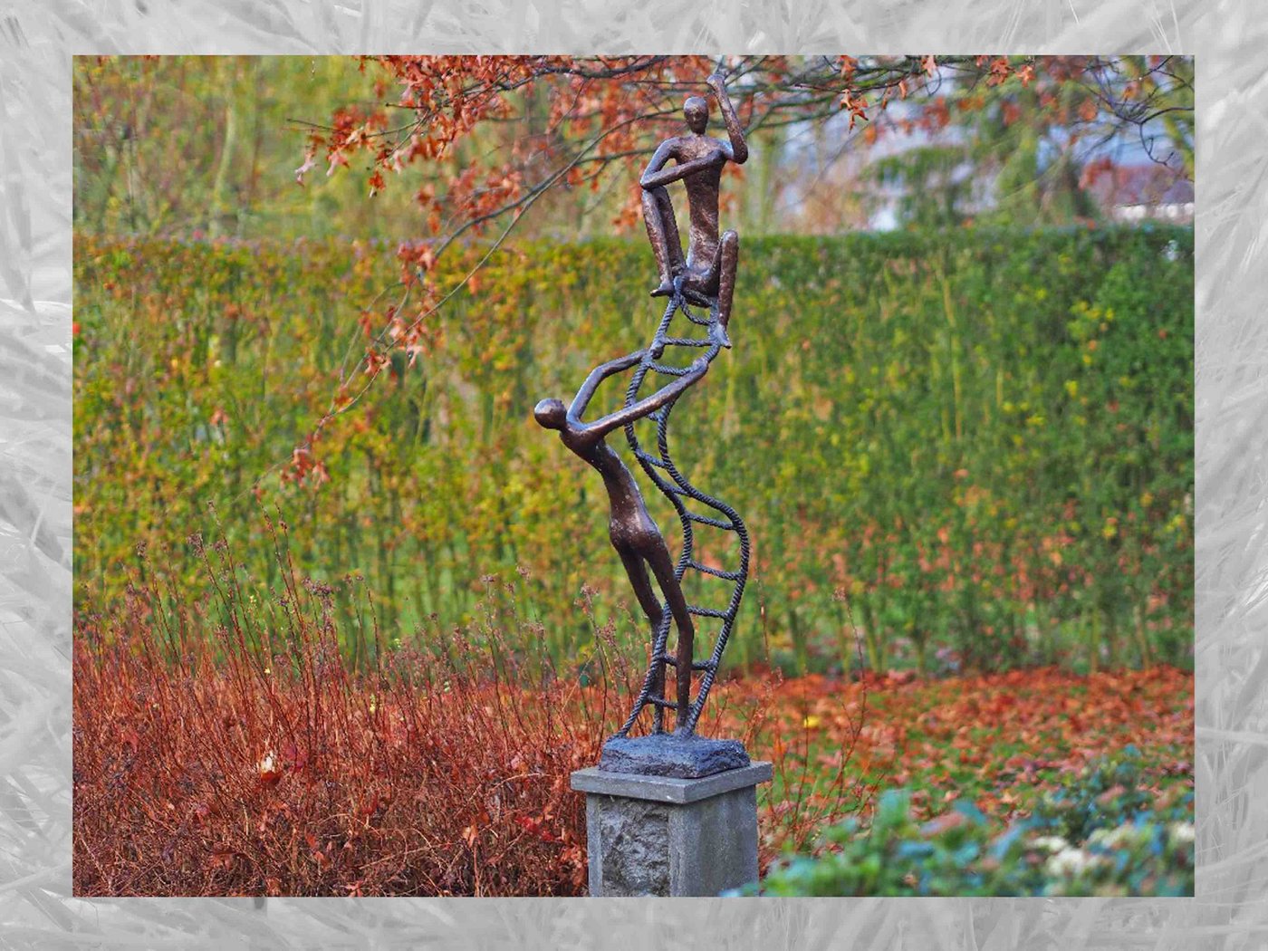 IDYL Gartenfigur IDYL Bronze-Skulptur Zwei Männer auf Leiter, Bronze von IDYL