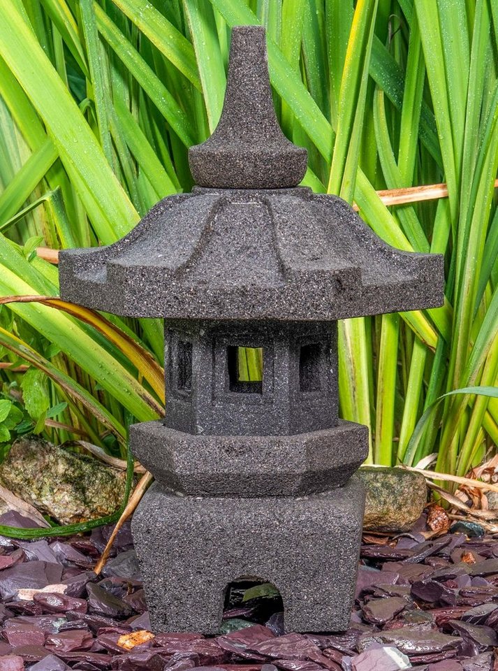 IDYL Gartenfigur Yukimi, (1 St), Lavastein – ein Naturprodukt mit leichten Einschüssen – wetterfest und frostsicher – Reine Handarbeit von IDYL