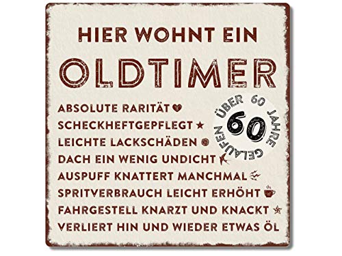 Interluxe Metallschild 20x20cm -Hier wohnt ein Oldtimer 60 - Schild zum 60. Geburtstag sechzig Geschenkidee für Papa, Opa, Freund, Kollege oder Nachbar von Interluxe