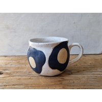 Florale Kaffeetasse Handgefertigt, Geschenk Für Teeliebhaber, Blau-Weiße Rustikale Keramiktasse, Die Beste Freundin von IslaClayCeramics