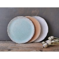 Rustikale Salatteller Aus Keramik 20 cm, Bio Dessertteller, Handgemachte Teller, Spülmaschinenfest von IslaClayCeramics