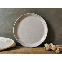 Rustikaler Teller Aus Keramik 30, 5 cm, Große Weiße Servierplatte, Langlebige Steinzeug-Keramik von IslaClayCeramics